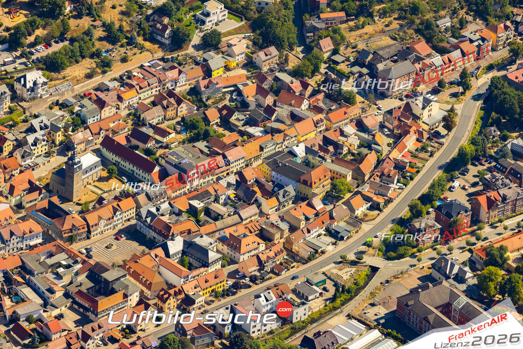 Das Luftbild der Stadt Bad Blankenburg wurde 2022 vom Flugzeug heraus erstellt (keine Drohnen-Aufnahmen) Aufnahmehöhe ca.450 Meter- hohe Bildauflösung und Druck-Qualität. Garantiert!