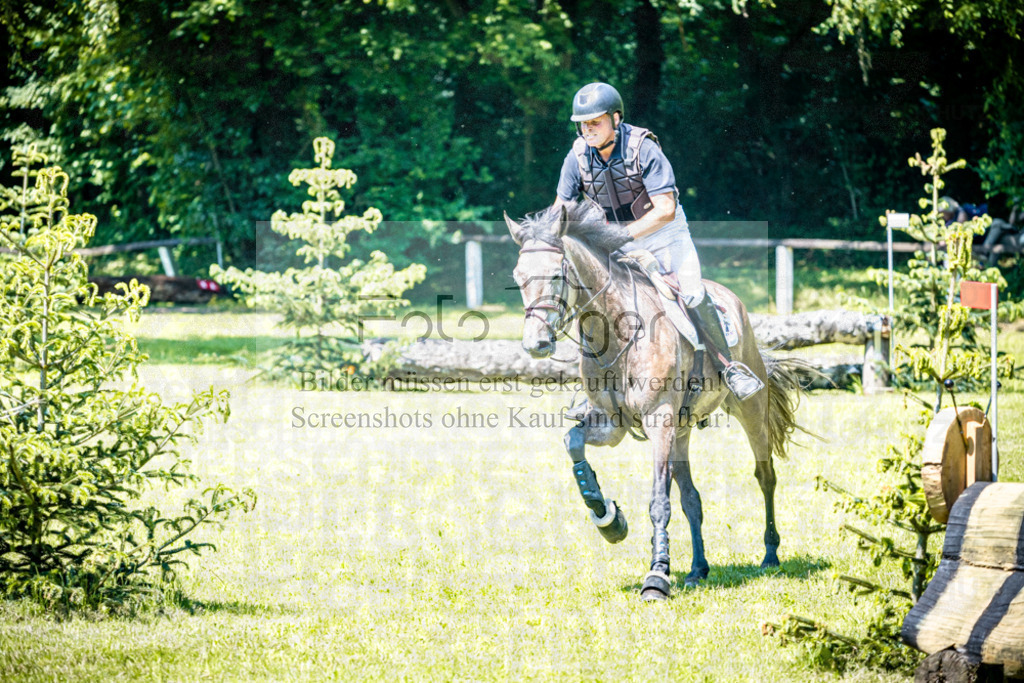 2026-05 - Melle Oldendorf-1-0045 | Entdecke hochwertige Reitturnierfotos von Foto Oger. Professionell, emotional und authentisch – jetzt Lieblingsmomente im Shop bestellen.Deutschlandweite Turnierfotografie. - Realisiert mit Pictrs.com
