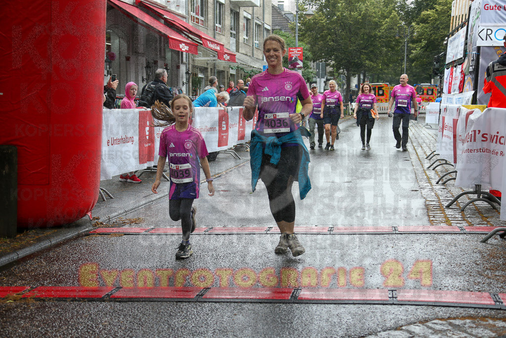 240622_1218_EX1_0556 | Sportfotografie im Rhein-Sieg Kreis, Köln, Bonn, NRW, Rheinland Pfalz, Hessen, etc. Unser Tätigkeitsfeld umfasst den Laufsport vom Volkslauf über den Marathon, Duathlon, Triathon bis zum Ultralauf wie Kölnpfad Ultra oder Schindertrail.