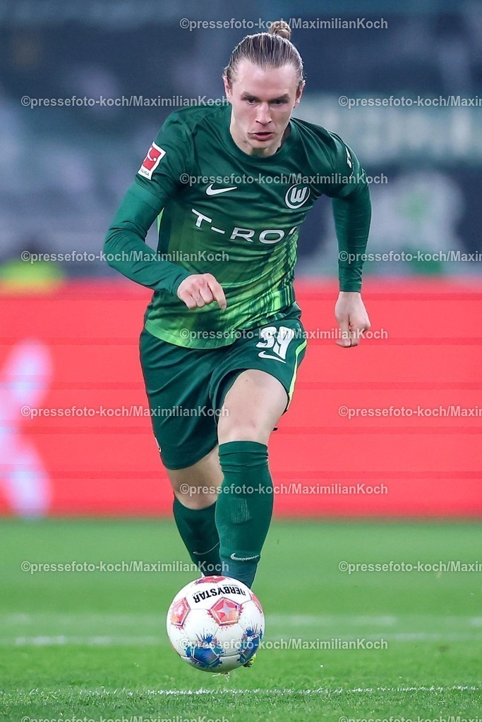 BMG13122502069 | 13.12.2025, Fußball, Borussia Mönchengladbach - VfL Wolfsburg, 1. Fußball Bundesliga, 14.Spieltag, Borussia-Park, Saison 2025 2026: Patrick Wimmer&nbsp;(VfL Wolfsburg #39)  DFB regulations prohibit any use of photographs as image sequences and or quasi-video.