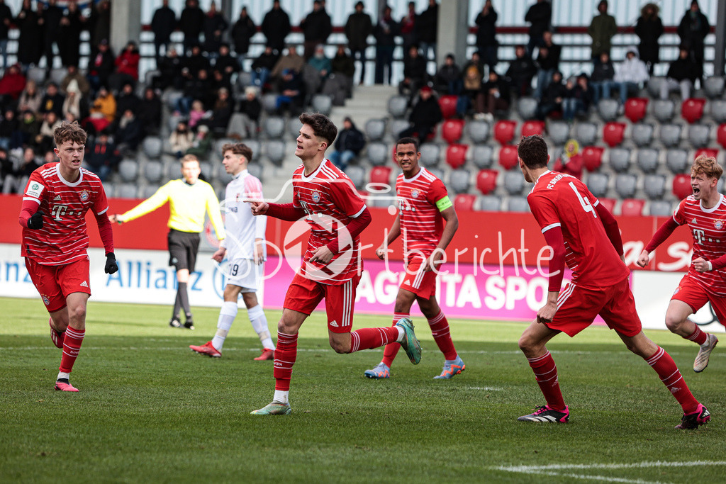 FC Bayern Muenchen U19 - FC Augsburg U19 | Jubel der Bayern nach dem Treffer zu 2-0 durch Luka KLANAC (FCB #9)