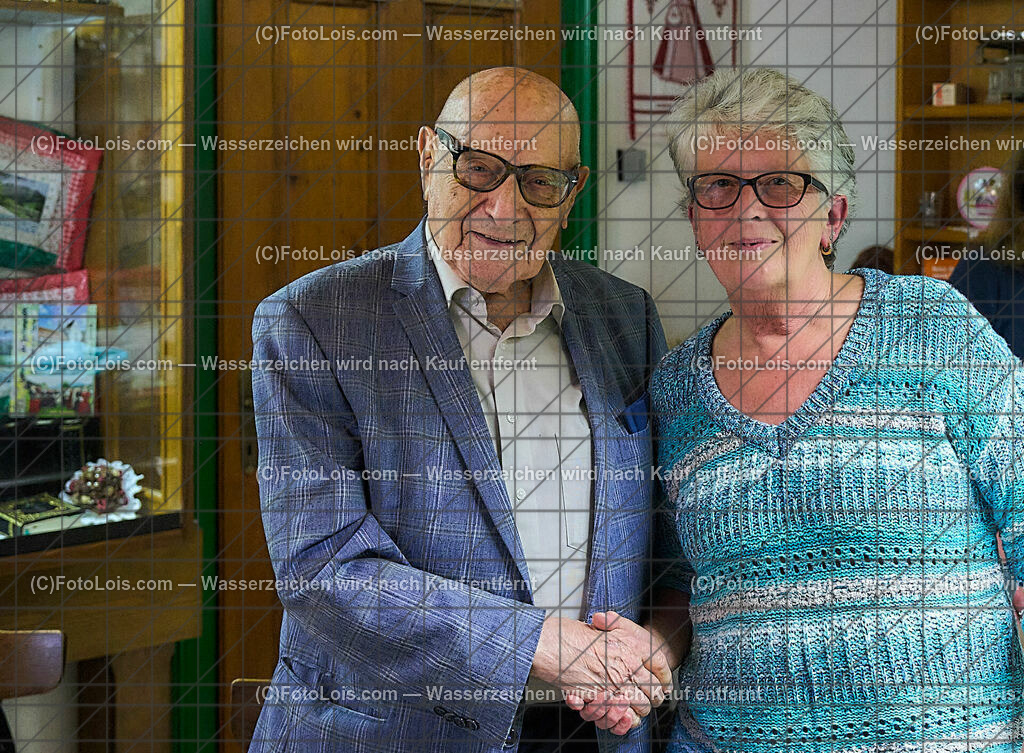 ALP9516_Foederation_Chopin-Ges_Goldhaubengruppe Lackenhof | (C)FotoLois.com, Alois Spandl, Föderation der internationalen Chopin-Gesellschafen (deren gibt es weltweit 34) - Zusammentreffen und Sitzung im Vorfeld des XXXIX. Chopinfestivals in der Kartause Gaming und Rahmenprogramm - Ausflug mit dem Bus zum Lunzer See und nach Lackenhof, gemeinsames Abendessen, Do 3. August 2023.