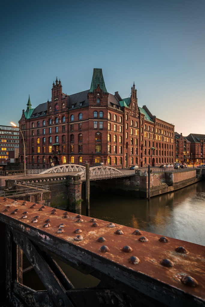10241012 - Speicherstadt am Abend | Abendliche Lichtstimmung in der Speicherstadt.