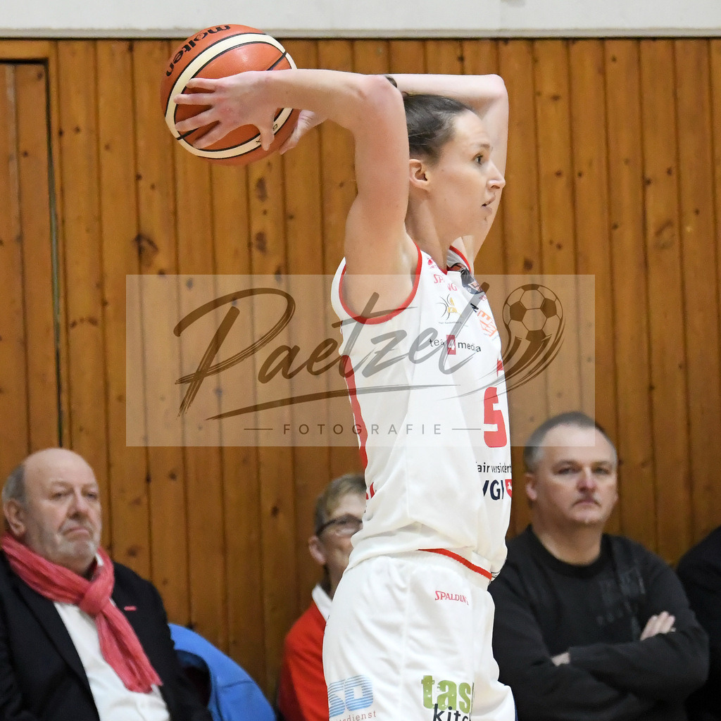 20200126_PANHAL_0026 | Basketball, Frauen: Kata Takacs (GiroLive-Panthers Osnabrück) in Aktion, am Ball, Einzelaktion beim Spiel der Toyota DBBL zwischen GiroLive-Panthers Osnabrück vs. GISA LIONS SV Halle am 26.01.2020 im Panthers Dome in Osnabrück, Deutschland.(Foto von Nico Paetzel) - Realisiert mit Pictrs.com