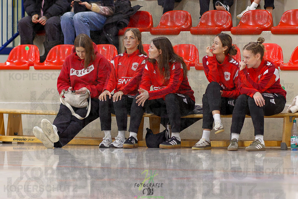 Frauen Regionalliga (HHV); HSG Wettenberg - TV Hüttenberg | Frauen Regionalliga (HHV); HSG Wettenberg - TV Hüttenberg am 06.12.2025 in Launsbach (Wettenberg) (Halle GS Launsbach (Wettenberg))Photo © 2025 - Jörg Heinrich - Realisiert mit Pictrs.com
