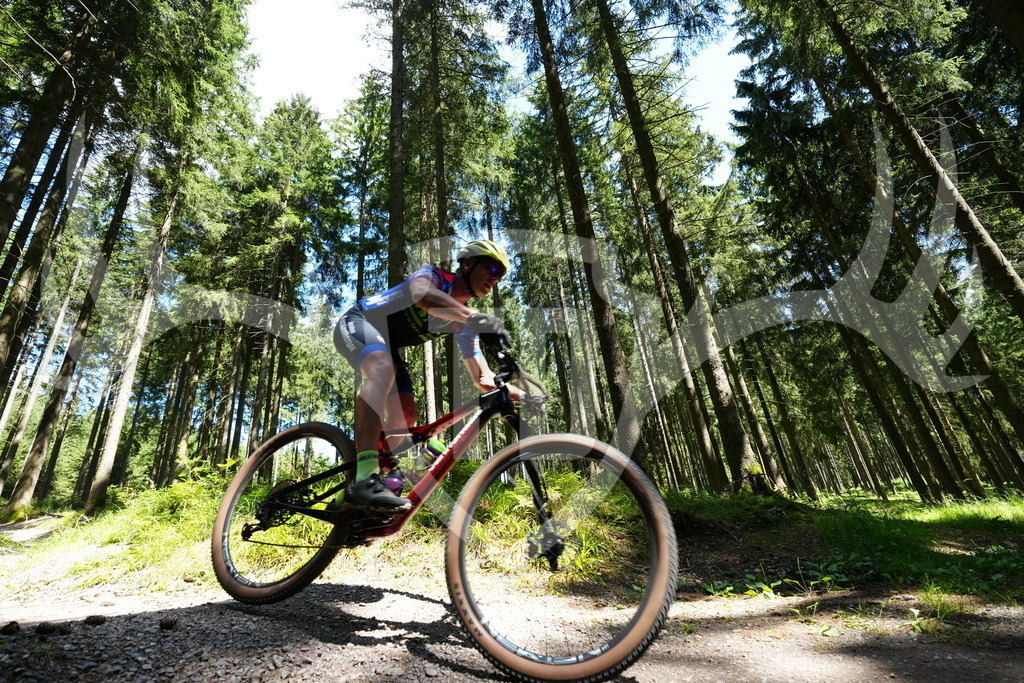 FC100774 | Fotogalerie der Treibjagd im Dunkelwald - Dein MTB Etappenrennen im Erzgebirge - Realisiert mit Pictrs.com