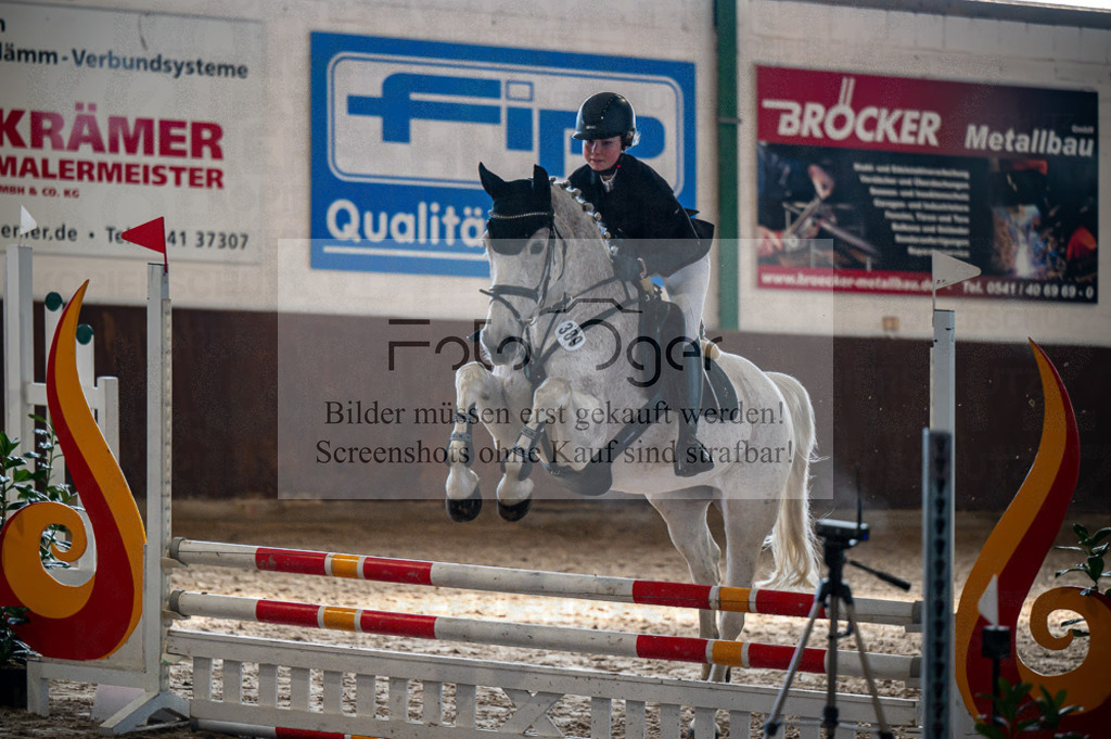 Hallenreittunier Voxtrup 2023 | Entdecke hochwertige Reitturnierfotos von Foto Oger. Professionell, emotional und authentisch – jetzt Lieblingsmomente im Shop bestellen.Deutschlandweite Turnierfotografie. - Realisiert mit Pictrs.com