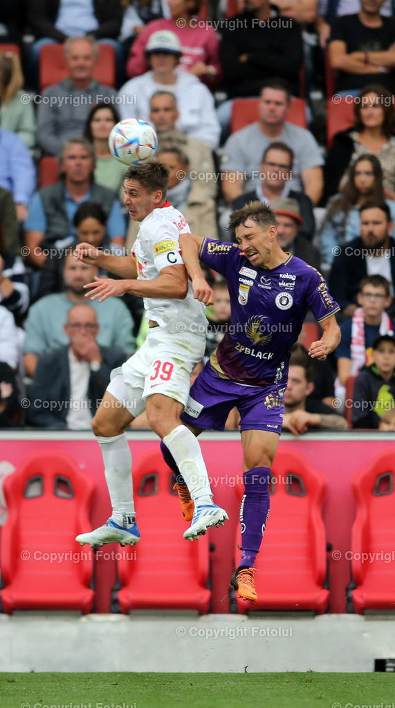A_LUI_200822_02 | SPORT,FUSSBALL,ADMIRAL BUNDESLIGA AUSTRIA KLAGENFURT-SALZBURG 20.08.2022 IM BILD: CHTISTOPHER WERNITZNIG KLAGENFURT) UND MAIMILLIAN WOEBER  (SALZBURG) FOTO: FOTOLUI/MARIO WIMMER