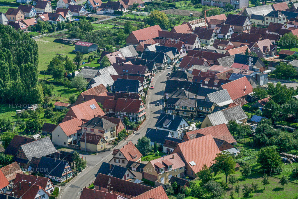 Aerial view: Rue Principale in Schleithal in the state Bas-Rhin, France.Photo: IMG_3552.jpg taken on 08/31/2006 by Werner Riehm/FLY-FOTO.comResolution of the original: 3456 x 2304 px