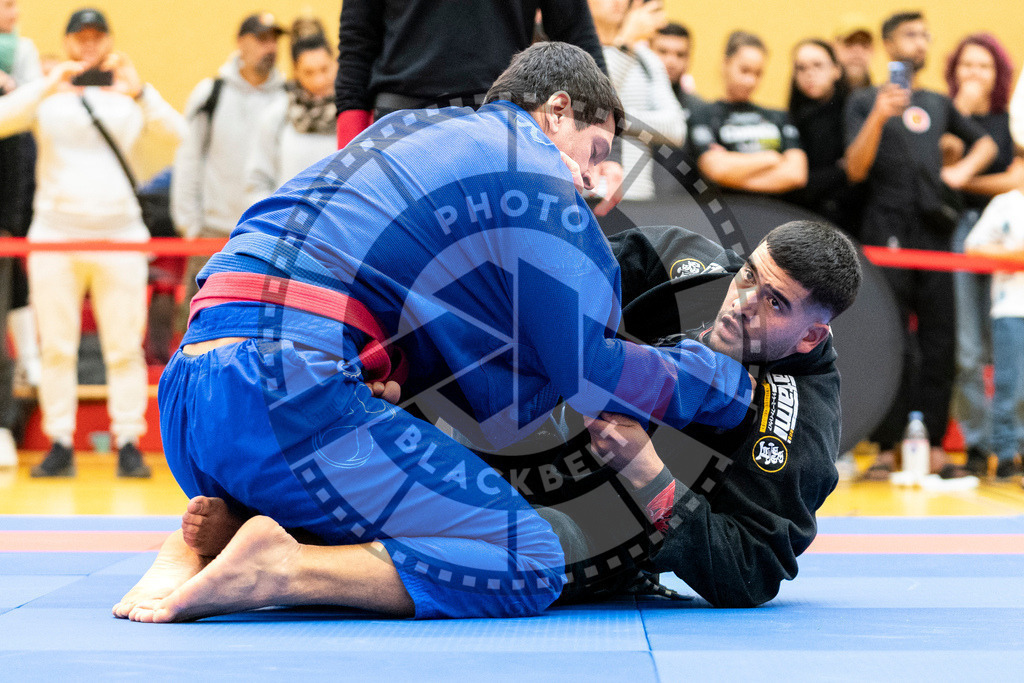 20231118PBB10590 | Fighters compete during the AJP Tour 600 Frankfurt Championship in Frankfurt/Main, Germany, on November 18, 2023.