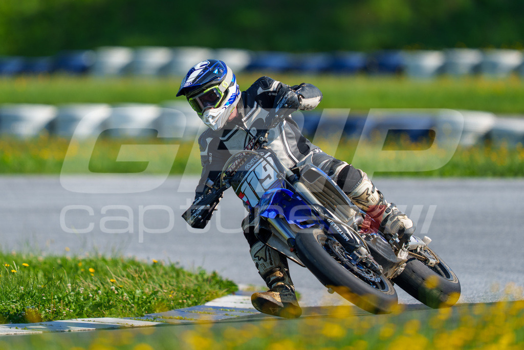 SuperMoto_Staatsmeisterschaft_Greinbach_132 | GRIPcapture steht für authentische Sportfotografie in Österreich – für Momente, die mehr sind als Geschwindigkeit oder Ergebnis. Es geht um Emotion, Spannung, Fokus und den Augenblick, der oft nur einen Wimpernschlag dauert.Ob Motorsport, Teamsport oder 