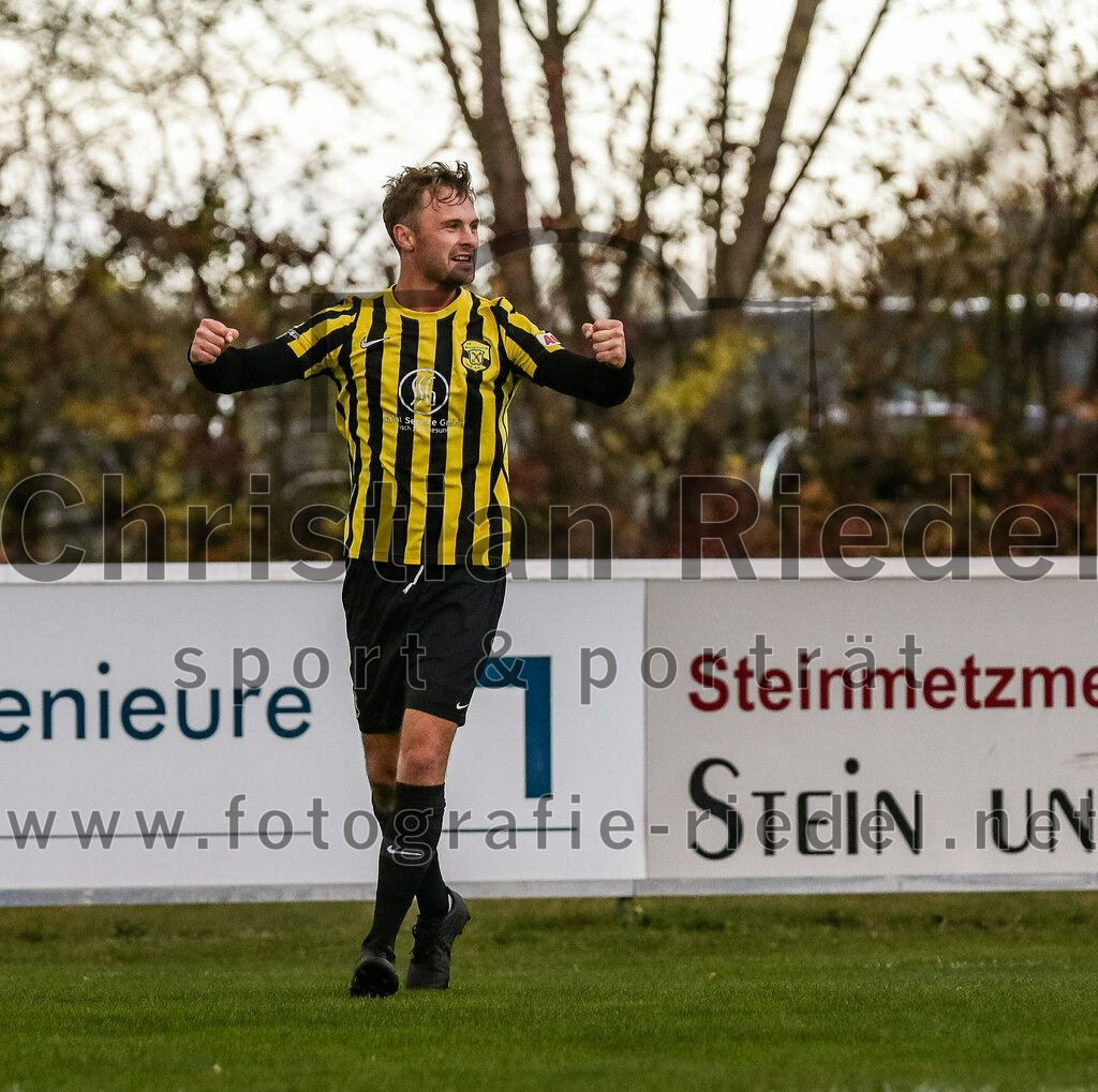 2023-11-11_058_FC_Moosinning_gegen_TSV_Peterskirchen | Moosinning, Deutschland, 11.11.2023:
Fußball, Bezirksliga Oberbayern Ost 2023 / 2024, 17. Spieltag, FC Moosinning gegen TSV Peterskirchen, Endergebnis: 5:0

Thomas Auerweck (FC Moosinning, #19)

Foto: Christian Riedel / fotografie-riedel.net