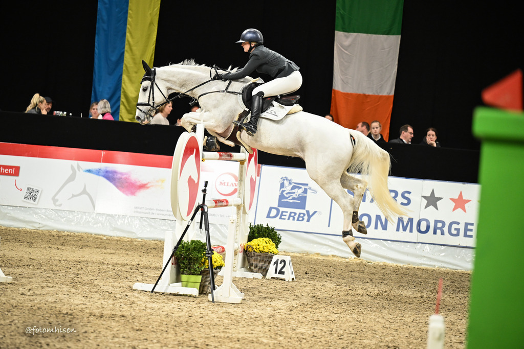 011125-18-202 | Foto Mhisen Pferdefotografie#, Reitturnier Frankfurt#  #Dressur und Springen
#Profi Pferdefotograf Reitturnier Fotograf 
#Sport Horses Photographer 
#equestrain photographer - Realisiert mit Pictrs.com