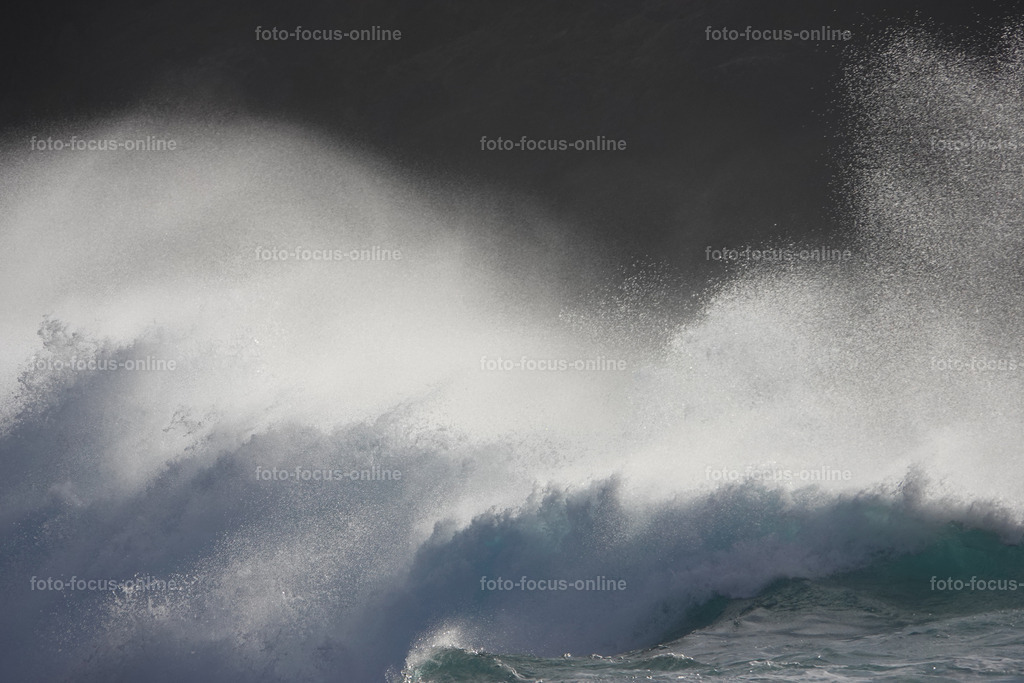 Wild waves | Atlantic breakwater