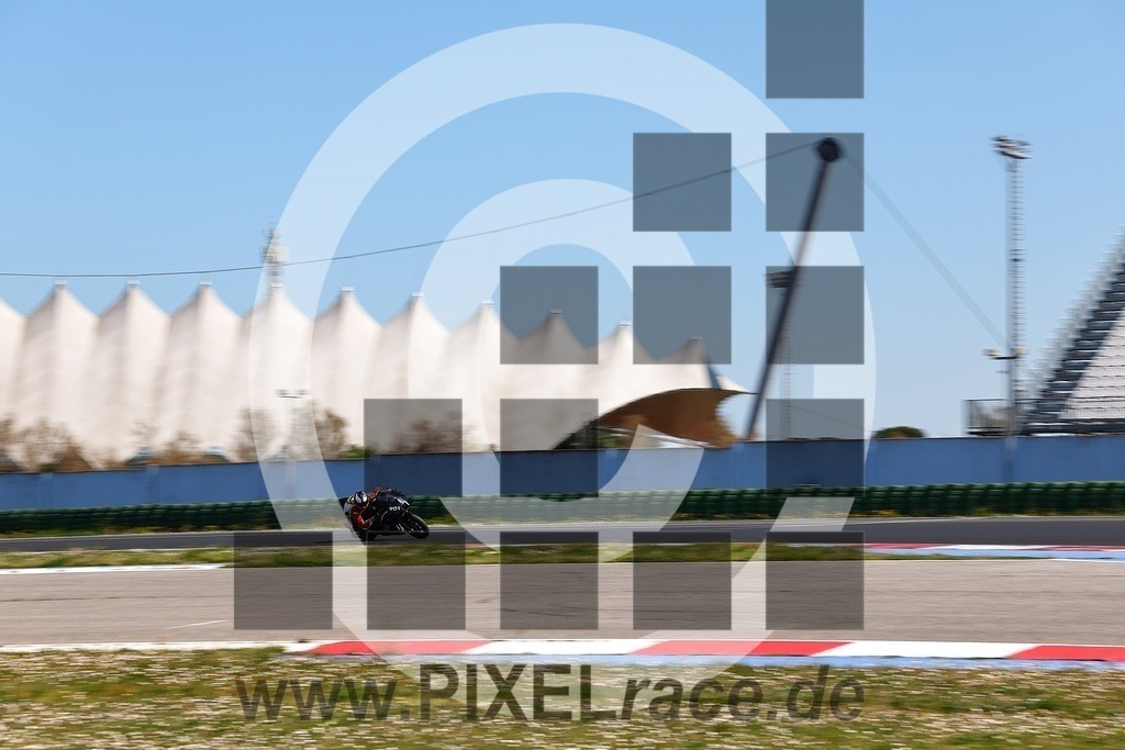 0901-20260404_07956 | Schöne Erinnerungen an spannende Momente - das festzuhalten ist unser Job. PIXELrace.de ist seit 2003 auf den Rennstrecken Europas unterwegs um die Action draußen beim Fahren und die wunderbare Stimmung imm Fahrerlager für euch einzufangen.