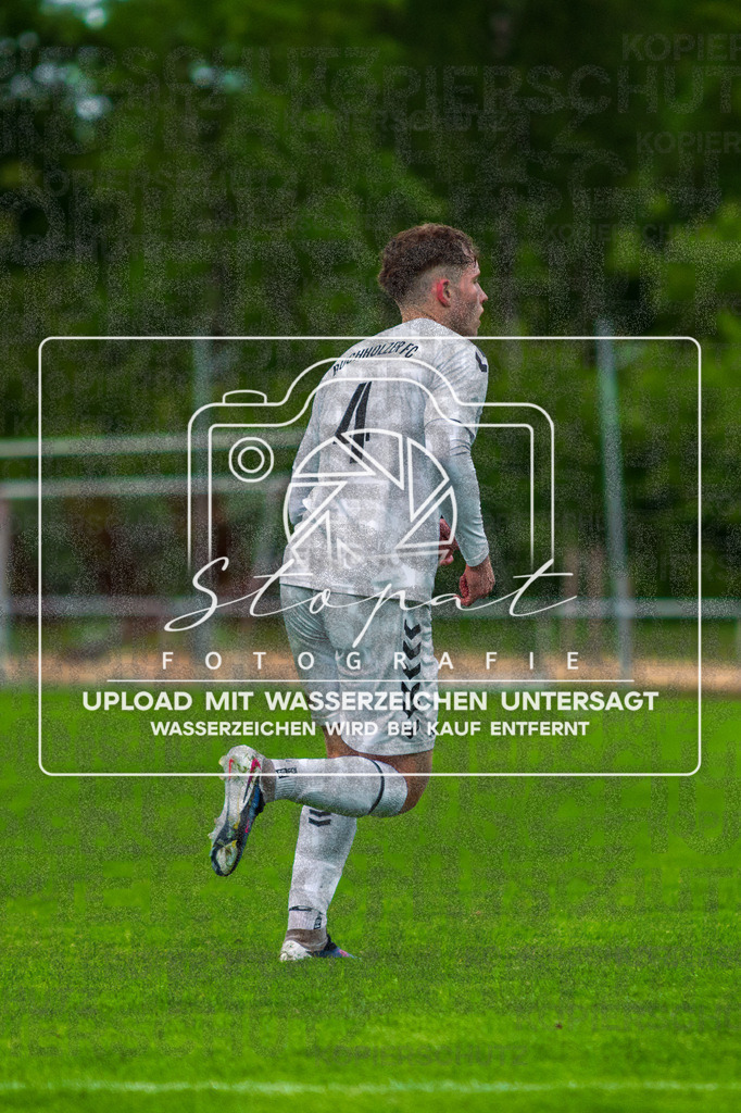 Bezirksliga Herren LG - TV Jahn Schneverdingen II vs. Buchholzer FC | Torben Schierbeck (Buchholzer FC #4); Bezirksliga Herren LG - TV Jahn Schneverdingen II vs. Buchholzer FC am 15.05.26 in Osterwald-Stadion, Schneverdingen - Realisiert mit Pictrs.com