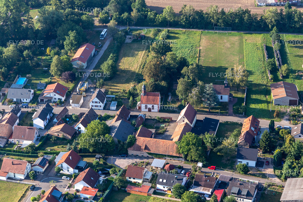 Gustav Adolf Kirche und St. Nikolaus Kapelle | Luftbild: Gustav Adolf Kirche und St. Nikolaus Kapelle im Ortsteil Kleinsteinfeld in Niederotterbach im Bundesland Rheinland-Pfalz in Deutschland. Foto: IMG_122056.jpg vom 08.08.2020 durch ©2025 Werner Riehm fly-foto.de/copyright - Realisiert mit Pictrs.com