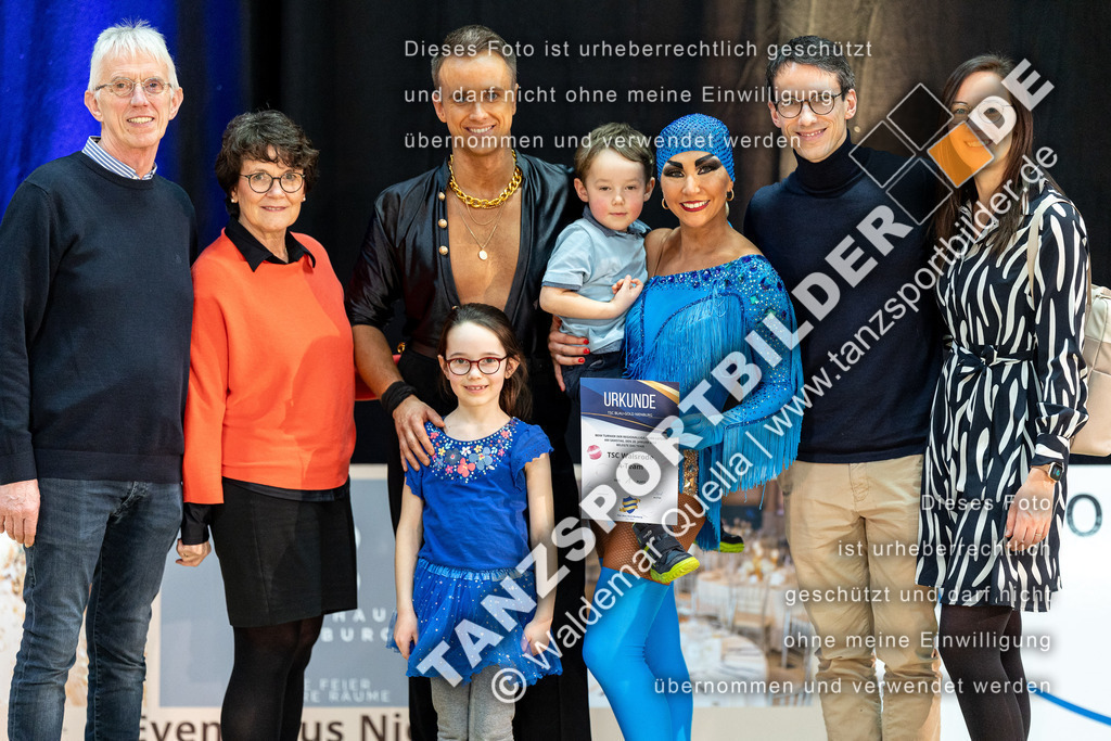 20240120-03680 | Hier finden Sie Tanz Bilder vom Latein und Standard Formationen tanzen. Sportbilder vom Tanzsport. Schöne Fotos und von Weltmeisterschaft, Europameisterschaft, Bundesliga, Regionalliga, Oberliga und Landesliga sowie von GOC Stuttgart, DanceComp, WM Bremen