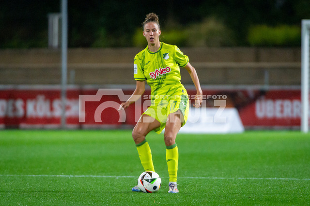 20240927_NSZ_7287 | Franziska Harsch (TSG Hoffenheim,No.17)DEU, Leverkusen, 27.09.2024 Fußball, Frauen, Google Pixel Frauen-Bundesliga, Saison 2024/2025, 4. Spieltag, Bayer 04 Leverkusen - TSG HoffenheimDIE DFB-RICHTLINIEN UNTERSAGEN JEGLICHE NUTZUNG VON FOTOS ALS SEQUENZBILDER UND/ODER VIDEOÄHNLICHE FOTOSTRECKEN - Realisiert mit Pictrs.com