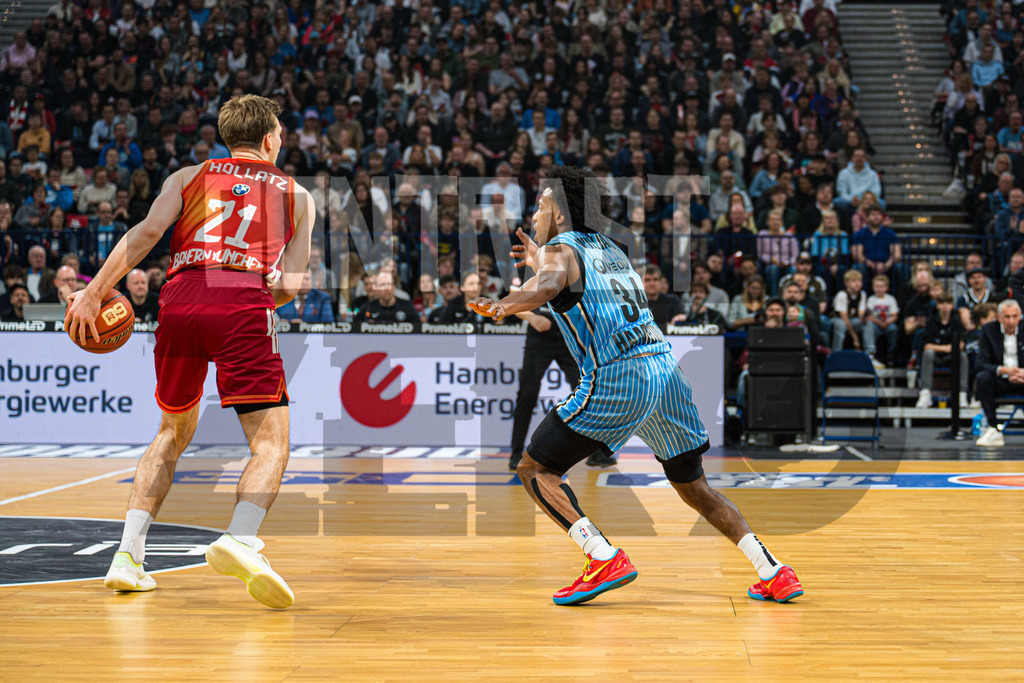 Basketball I Herren I Bundesliga I Saison 2025-2026 I 22. Spieltag I Veolia Towers Hamburg - FC Bayern Basketball | CONTRAST ZERØ MEDIA - Realisiert mit Pictrs.com