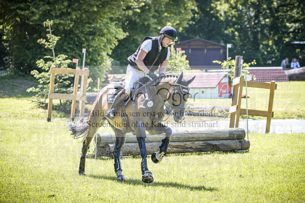 DOS_4526 | Entdecke hochwertige Reitturnierfotos von Foto Oger. Professionell, emotional und authentisch – jetzt Lieblingsmomente im Shop bestellen.Deutschlandweite Turnierfotografie. - Realisiert mit Pictrs.com