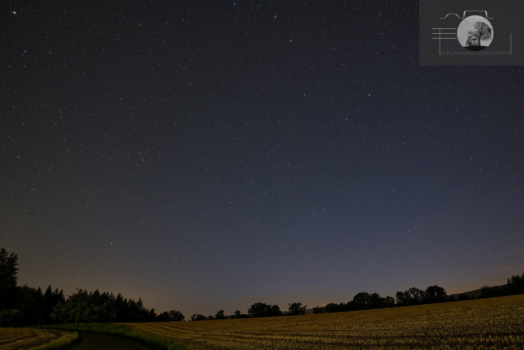 Sternenhimmel über Weizenfelder | Ein brächtiger Sternenhimmel über den Weizenfelder von Hagneck. - Realisiert mit Pictrs.com