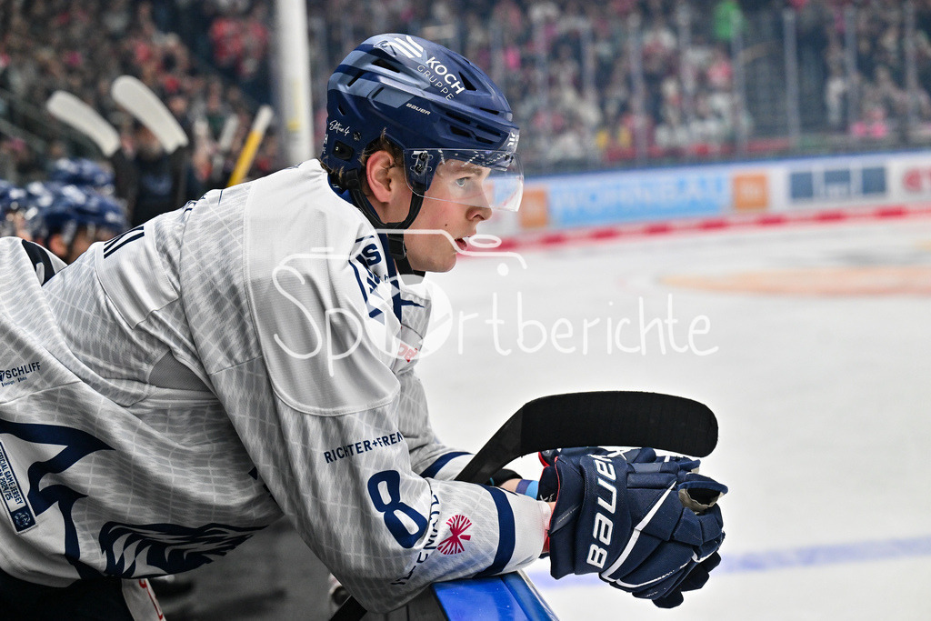 Augsburger Panther - Straubing Tigers | im Bild Joshua SAMANSKI (Straubing Tigers #8) / Freisteller / Einzelfot / DEL: Augsburger Panther - Straubing Tigers, Curt Frenzel Stadiom am 20.10.2024