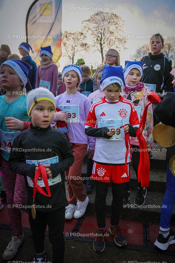 6. Bonner Nikolauslauf; Bonn, 14.12.2025 | Impressionen vom 6. Bonner Nikolauslauf am 14.12.2025 in Bonn (Nordrhein-Westfalen). 