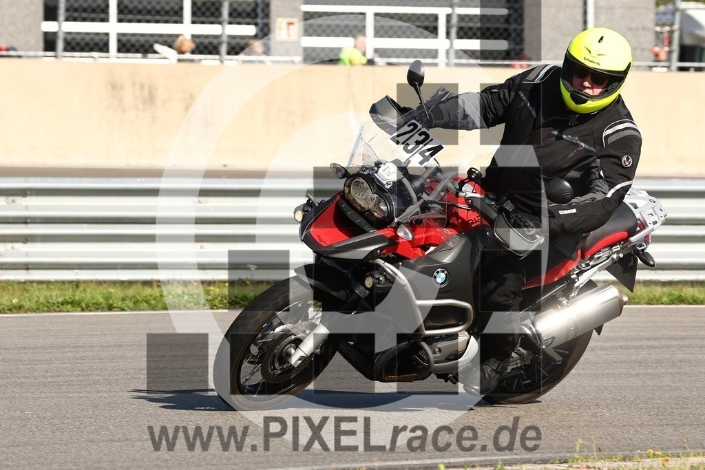 0234-20250919_12209 | Schöne Erinnerungen an spannende Momente - das festzuhalten ist unser Job. PIXELrace.de ist seit 2003 auf den Rennstrecken Europas unterwegs um die Action draußen beim Fahren und die wunderbare Stimmung imm Fahrerlager für euch einzufangen.