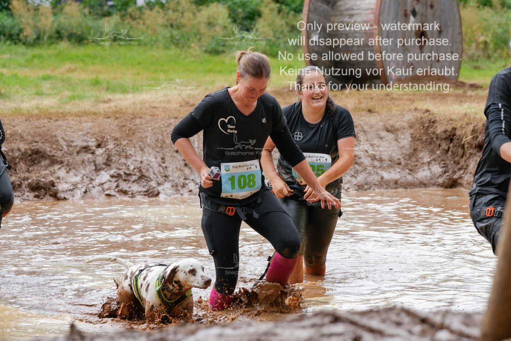 Schlamm_mit_Hund (151 von 460) | stephaniefillaphotographie - Realisiert mit Pictrs.com