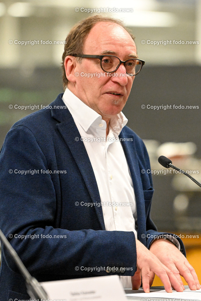 Pressekonferenz mit BM Rauch_ LH Stelzer_ LR Kaineder_ Mehr Transparenz am Teller_ 24.04.2023-8 | 24.04.2023, LDZ Linz, AUT, Pressekonferenz Pressekonferenz mit BM Rauch, LH Stelzer, LR Kaineder, Mehr Transparenz am Teller – Verpflichtende Herkunftskennzeichnung in der Gemeinschaftsverpflegung kommt und staerkt heimische Landwirtschaft – Betriebskueche des Landes Ooe informiert seit Jahren und ist Vorbildbetrieb bei Umsetzung, im Bild BM Johannes Rauch (Die Grünen, Soziales, Gesundheit, Pflege und Konsumentenschutz)
