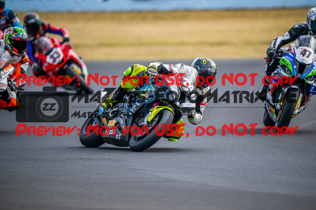 MaZZes_FotoMatrix_220625_2101 | PROSUPERSTOCK