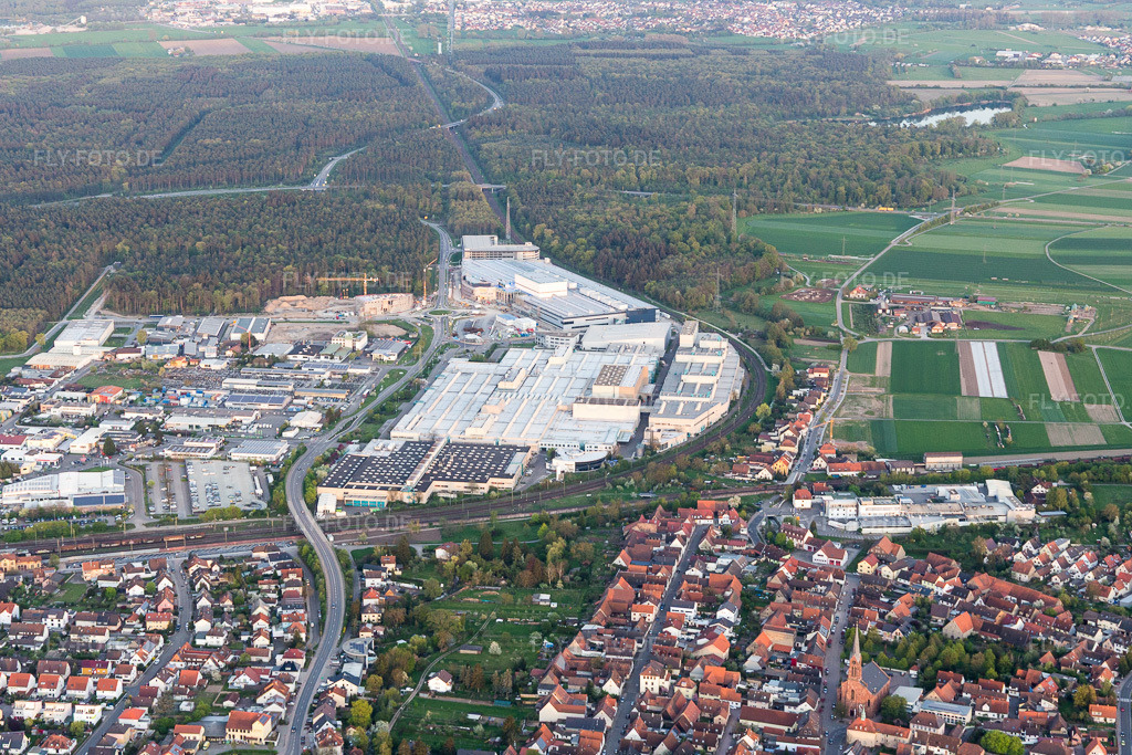 Luftbild: Graben-Neudorf, SEW-EURODRIVE GmbH & Co KG im Ortsteil Graben in Graben-Neudorf im Bundesland Baden-Württemberg in Deutschland. Foto: IMG_106648.jpg vom 17.04.2018 durch Werner Riehm/FLY-FOTO.de