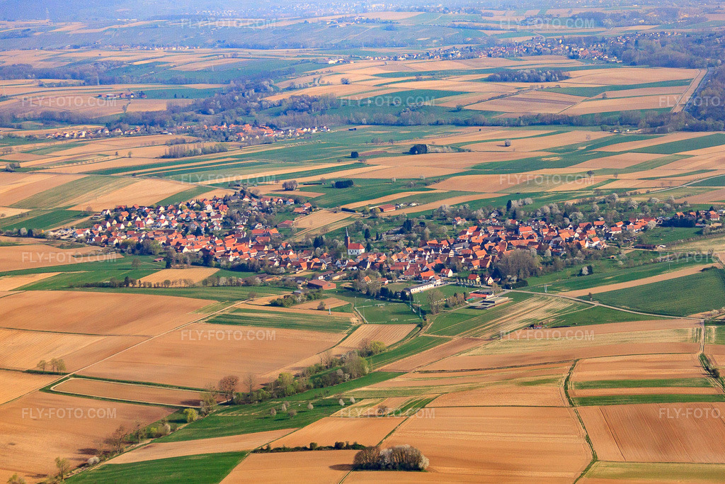Aerial view: View of the town from the west in Hoffen in the state Bas-Rhin, France. – Photo: IMG_63815.jpg taken on 03/30/2014 by Werner Riehm/FLY-FOTO.com – Resolution of the original: 4655 x 3103 px