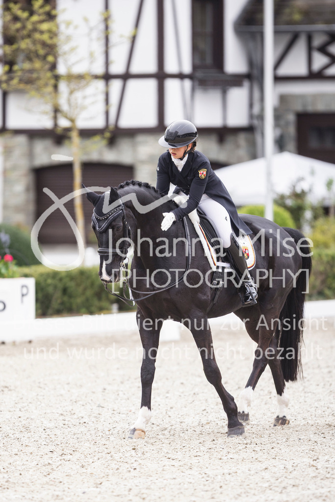 260412_Kronberg_S-Dressur-602 | Deine schönsten Turniermomente als professionelle Fotos! Entdecke hochwertige Pferdesport-Fotografie im Online-Shop. Jetzt Fotos finden & bestellen!