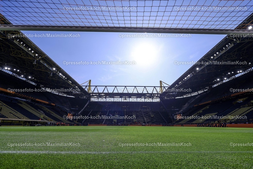 BVB08032501013 | 08.03.2025, Fußball, Borussia Dortmund - FC Augsburg, 1. Fußball Bundesliga, 25. Spieltag, Signal Iduna Park, Saison 2024 2025: Innenansicht Stadion Spielfeld Übersichtsbild DFB regulations prohibit any use of photographs as image sequences and or quasi-video.