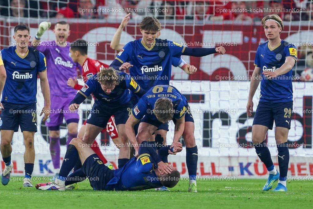 F9510042601119 | 10.04.2026, Fußball, Fortuna Düsseldorf - Holstein Kiel, 2. Fußball Bundesliga, Herren, Merkur Spiel-Arena, 29. Spieltag, Saison 2025 2026: Jubel bei Holstein Kiel nach dem verteidigten Freistoß gegen Cedric Itten&nbsp;(Fortuna Düsseldorf #13) durch Marko Ivezic&nbsp; (Holstein Kiel #06)  DFB regulations prohibit any use of photographs as image sequences and or quasi-video.