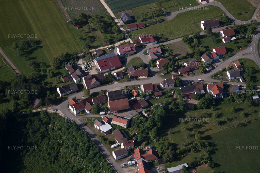 Luftbild: Ortsansicht im Ortsteil Briel in Ehingen im Bundesland Baden-Württemberg in Deutschland. Foto: IMG_67369.jpg vom 08.06.2014 durch Werner Riehm/FLY-FOTO.de