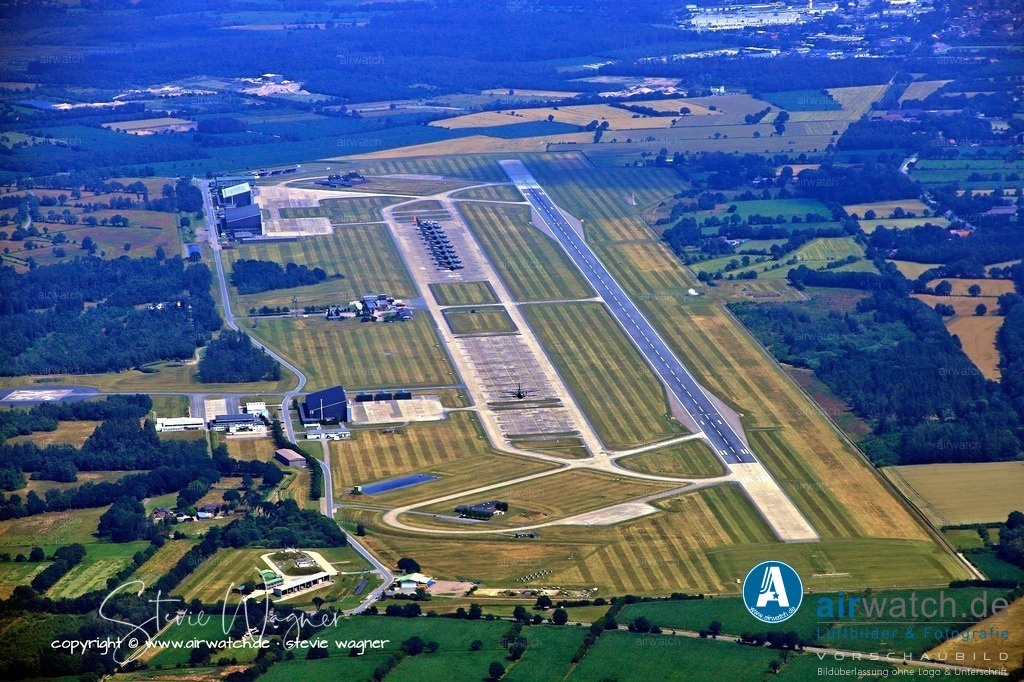 fliegerhorst-hohn-airwatch-wagner_MG_0839 | Entdecken Sie atemberaubende Luftbilder und Fotografien auf airwatch.de - Tauchen Sie ein in eine Welt voller faszinierender Aufnahmen aus der Vogelperspektive.