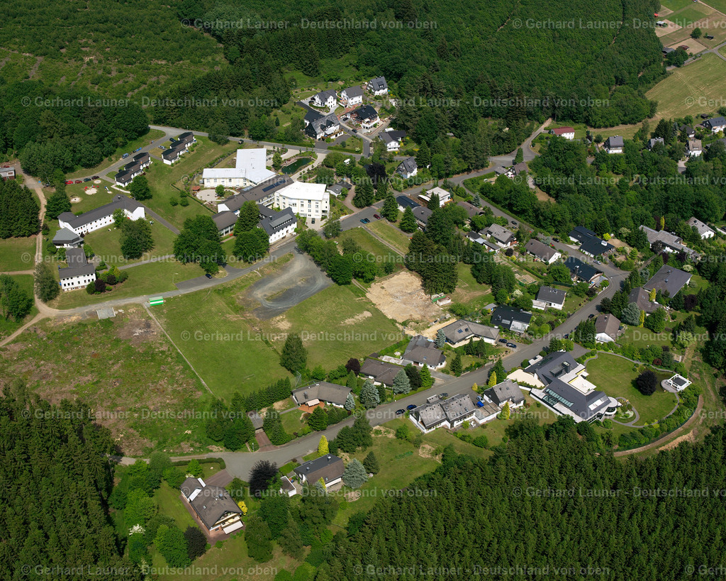 2611003 | EWERSBACH 09.06.2006 Wohngebiet einer Einfamilienhaus- Siedlung  in Ewersbach im Bundesland Hessen, Deutschland // Single-family residential area of settlement  in Ewersbach in the state Hesse, Germany Foto: Gerhard Launer