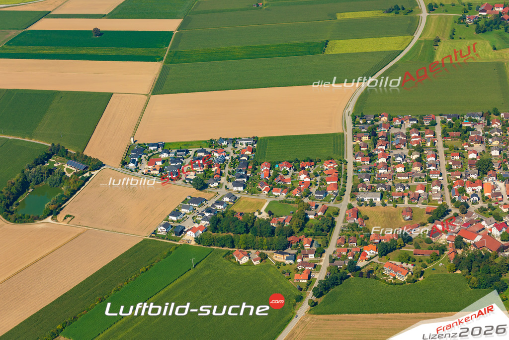 Luftaufnahme von Kirchham Vs Google Maps- Die Luftaufnahme wurde 2025 vom UL-Flugzeug heraus erstellt ( keine Drohne ) - Hochauflösende Luftaufnahme - für professionelle Ausdrucke geeignet. Die Geschenkidee !Mit Lizenz und Bildrechte bestellbar