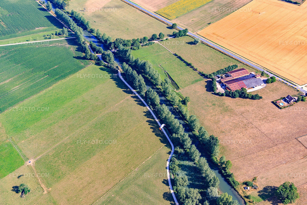 Aerial view: Canal de l'Est in Lacroix-sur-Meuse in the state Meuse, France.Photo: IMG_083343.jpg taken on 07/12/2015 by Werner Riehm/FLY-FOTO.comResolution of the original: 5472 x 3648 px