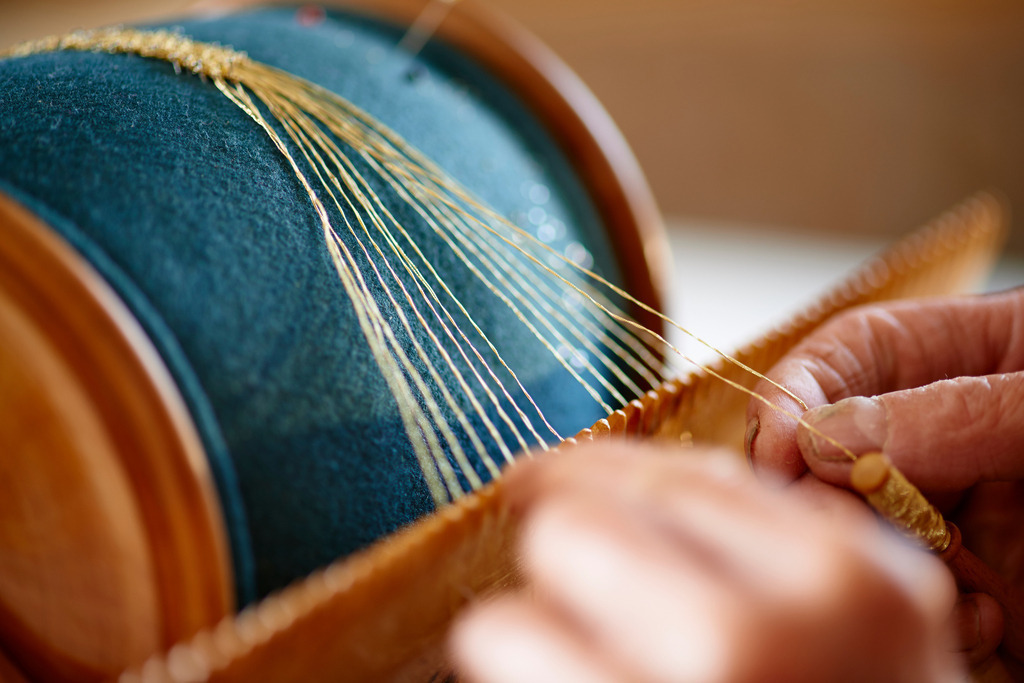 Erzeugung von Schmuckbaender aus Goldfaeden | Andelsbuch, Austria - May 27, 2016: Steurer Katharina; Erzeugung von Schmuckbaender aus Goldfaeden-Keadara. - Realisiert mit Pictrs.com