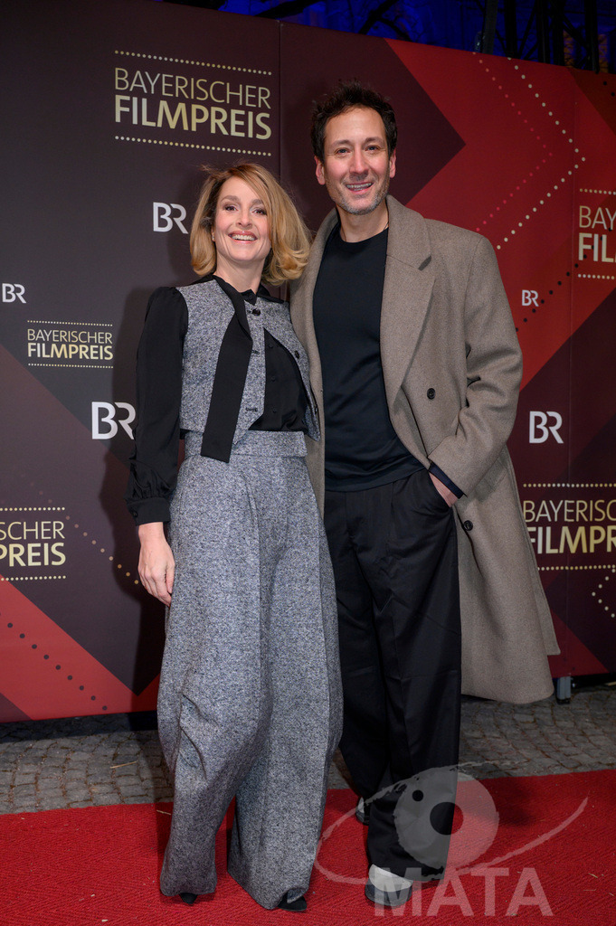 _DWI5429 | Lara Joy Körner und Alexander Kreuzer bei der Verleihung des 47. Bayerischen Filmpreises 2026  im Prinzregententheater. München, Deutschland. Der Bayerische Filmpreis wird seit 1979 von der Bayerischen Staatsregierung verliehen, um die Bedeutung des Kinofilms als Kulturgut herauszustellen - Realisiert mit Pictrs.com