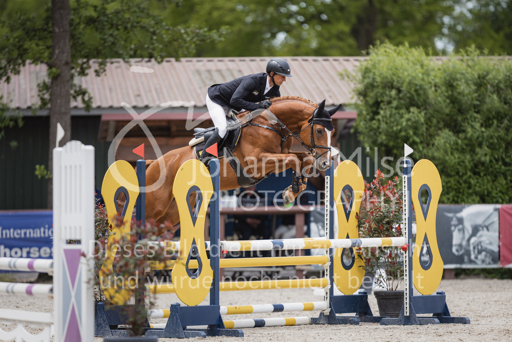 230516_Mühlen_03SprPf-A-371 | Deine schönsten Turniermomente als professionelle Fotos! Entdecke hochwertige Pferdesport-Fotografie im Online-Shop. Jetzt Fotos finden & bestellen!