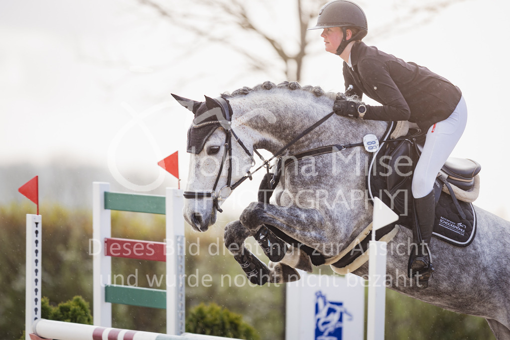 230426_HofSosath_SprPf-L-g-708 | Deine schönsten Turniermomente als professionelle Fotos! Entdecke hochwertige Pferdesport-Fotografie im Online-Shop. Jetzt Fotos finden & bestellen!