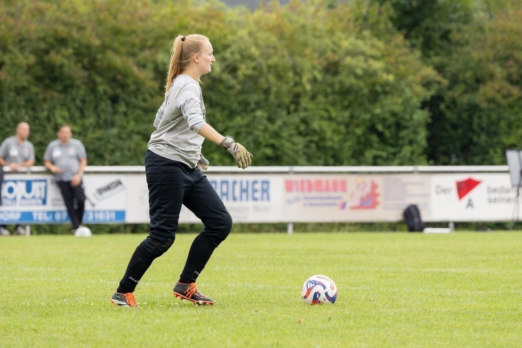 Fußball I FRAUEN I Saison 2025-2026 I Freundschaftsspiel I SGM Alfdorf-Mögglingen - 1FC Heidenheim 1846 I_250817_9897 | Fotopresso – Sportfotografie in Heidenheim & Umgebung. Professionelle Sportfotografie für unvergessliche Momente. Dynamische Action-Shots, emotionale Szenen & hochwertige Bilder. - Realisiert mit Pictrs.com