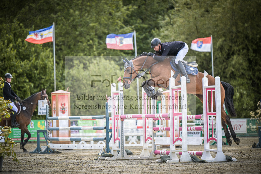 DOS_8009 | Entdecke hochwertige Reitturnierfotos von Foto Oger. Professionell, emotional und authentisch – jetzt Lieblingsmomente im Shop bestellen.Deutschlandweite Turnierfotografie. - Realisiert mit Pictrs.com