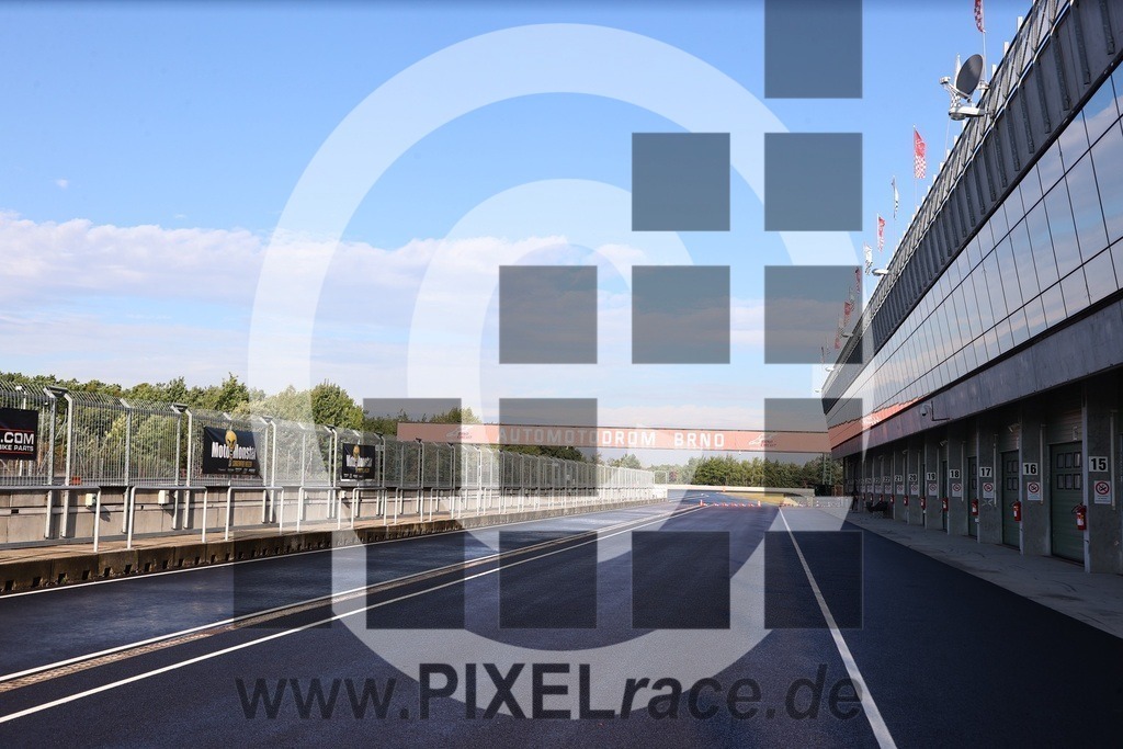 social-20250829_00002 | Schöne Erinnerungen an spannende Momente - das festzuhalten ist unser Job. PIXELrace.de ist seit 2003 auf den Rennstrecken Europas unterwegs um die Action draußen beim Fahren und die wunderbare Stimmung imm Fahrerlager für euch einzufangen.
