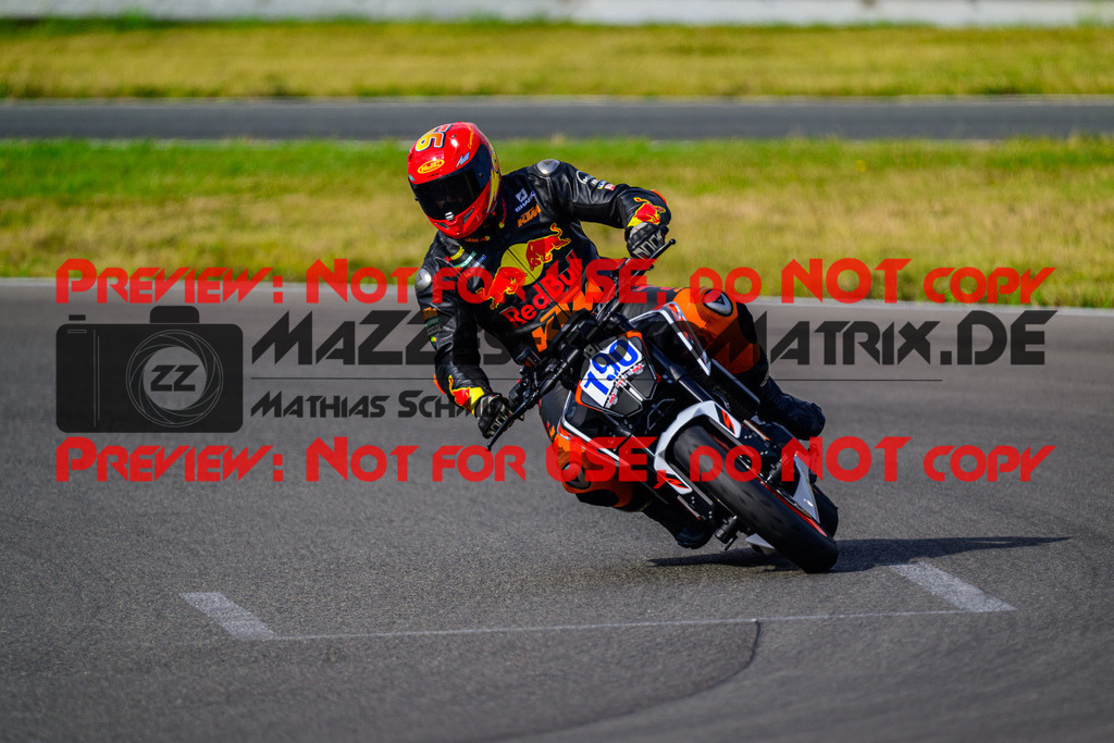 MaZZes_FotoMatrix_240724_6007705_2-418 | BLAU